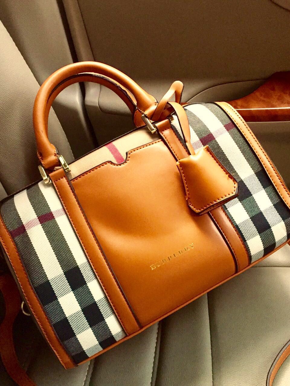 BURBERRY Tote Bag in Nova Check Canvas Leather – Timeless Vintage