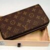Lv Clutches